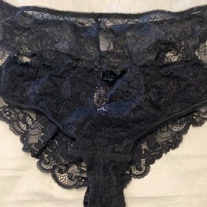 Victoria Secret sexy lace cheekini med.